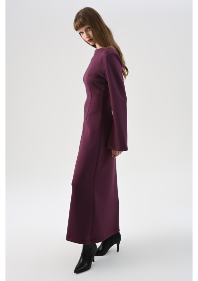 sukienka maxi z wiązaniem, fioletowa sukienka gorsetowa, sukienka z długim rękawem, dopasowana sukienka śliwkowa