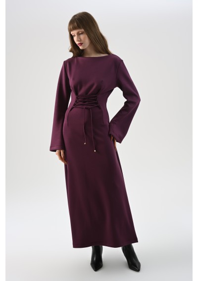 sukienka maxi z wiązaniem, fioletowa sukienka gorsetowa, sukienka z długim rękawem, dopasowana sukienka śliwkowa